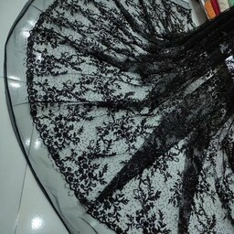 پارچه دانتل ابریشم دوزی گل برجسته  سه بعدی با پولک نامرئی قواره سه متر و سی سانت 