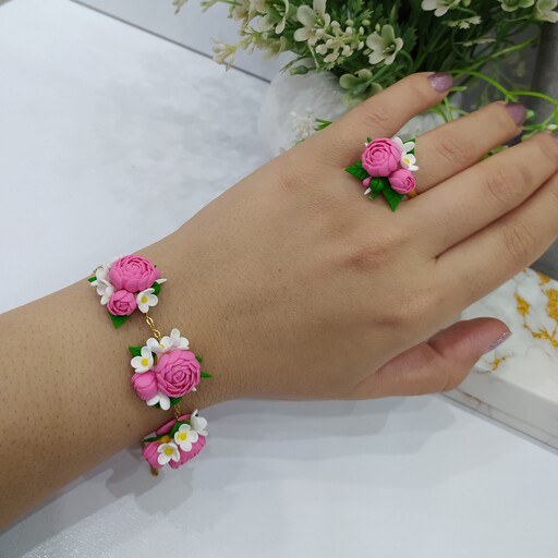 دستبند و انگشتر گل پیونی صورتی خمیر ایتالیایی نشکن ،اتصالات دستبند رنگ ثابت و انگشتر کیفیت معمولی