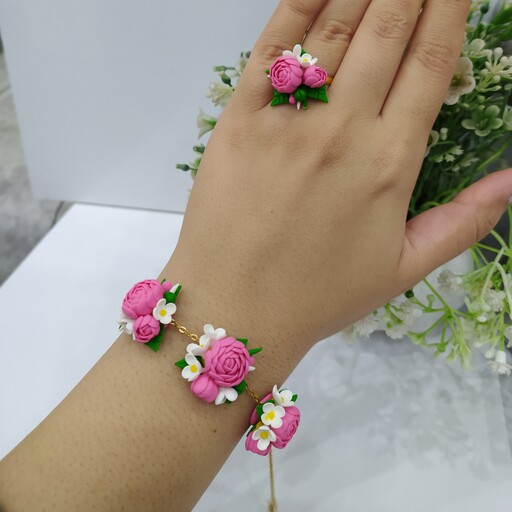 دستبند و انگشتر گل پیونی صورتی خمیر ایتالیایی نشکن ،اتصالات دستبند رنگ ثابت و انگشتر کیفیت معمولی
