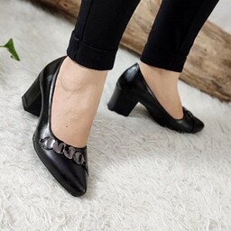 کفش مجلسی زنانه کفش پاشنه 5 سانتی با جنس چرم صنعتی سایزبندی 37 تا 41 تک رنگ مشکی (قبل از سفارش از غرفه دار موجودی گرفته)
