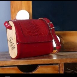 کیف دوشی طبله چوبی زنانه چرم طبیعی قابل سفارش با رنگ دلخواه  دستدوز استفاده از بهترین یراق