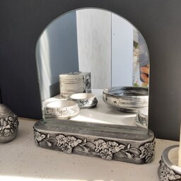 آینه حلالی  و پایه آینه  طراحی شده با دست و قابل شستشو با اسکاج نرم و آب سرد