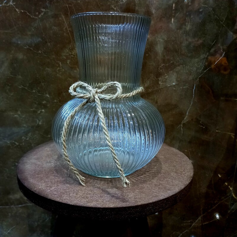 گلدان شیشه ای مدل شُکرانه در ارتفاع 20سانتیمتر (عالیجناب)