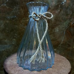 گلدان شیشه ای ترنم در ارتفاع 21 سانتیمتر (عالیجناب)