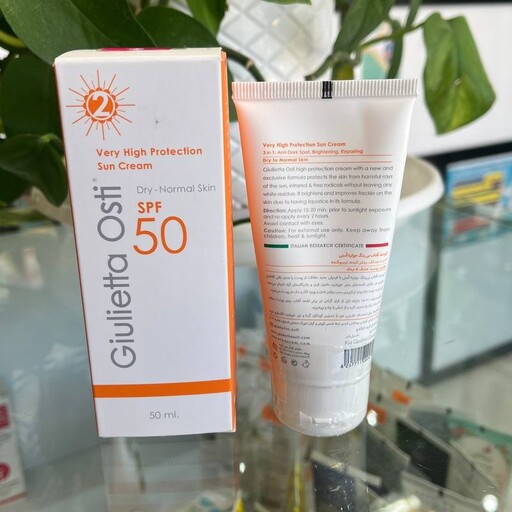 کرم ضد آفتاب بی رنگ SPF 50 مناسب پوست خشک جولیتا اُستی 50 میلی