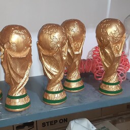 مجسمه کاپ جام جهانی در اندازه واقعی
