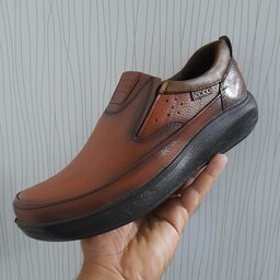 کفش مجلسی راحتی مردانه رنگ عسلی باکیفیت عالی 