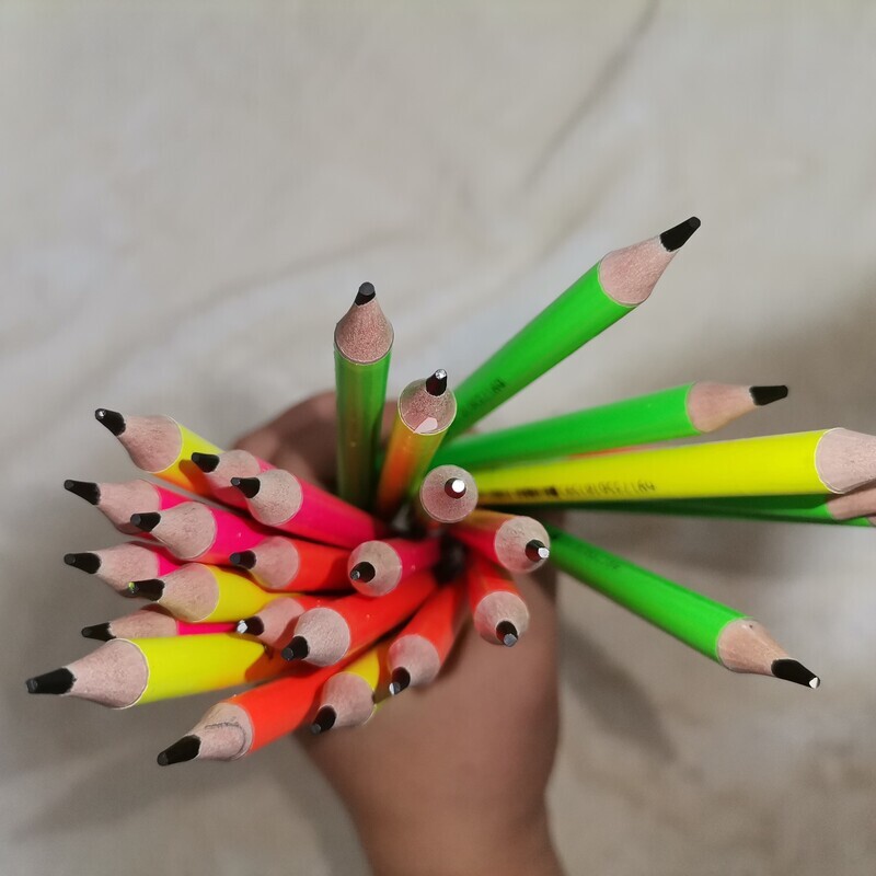 مداد مشکی البرز (فاقد چوب با رنگ فلورسنت)