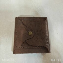کیف پول، جاکارتی چرم طبیعی با دوردوختی ظریف و محکم، رنگ قهوه ای، آهنربایی