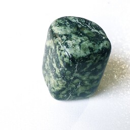 سنگ یشم سرپانتین معدنی با کیفیت،فرکانس و قیمت عالی،(31گرم)،(کدT146)