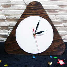 چاپ عکس دلخواه شما روی ساعت دیواری مثلثی چوبی