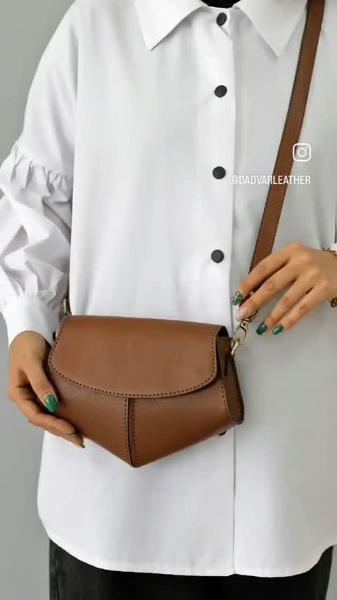کیف دوشی زبانه با چرم طبیعی گاوی درجه یک و ضمانت بالا/کیف/کیف چرم/کیف زنانه/کیف دوشی/