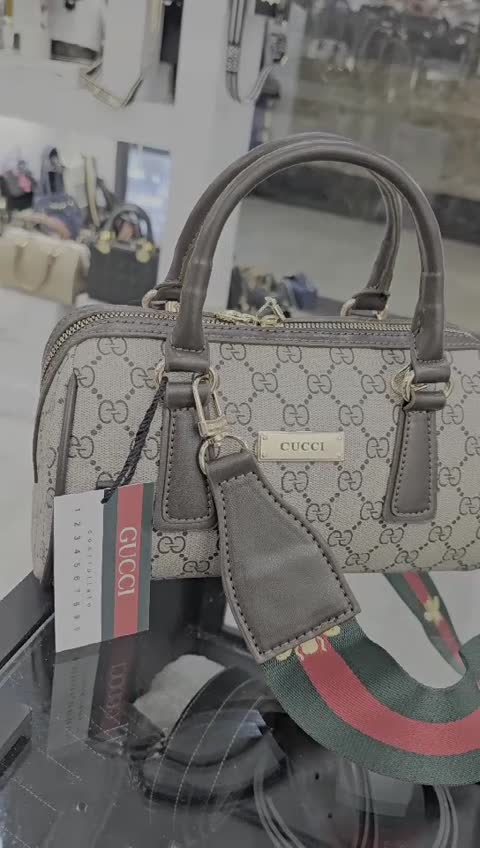 کیف دستی و شونی زنانه کوج(پس کرایه)