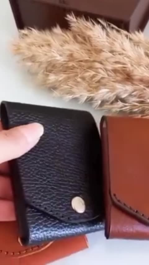 کیف پول و جاکارتی چرم طبیعی گاوی دستدوز قابل سفارش در رنگ های مختلف 
