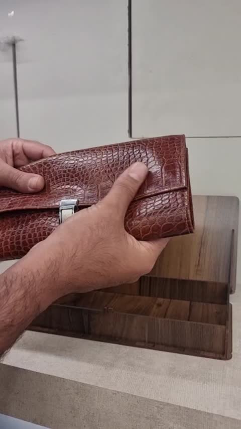 کیف دستی قفل ناخنی تمام چرم طبیعی مردانه 