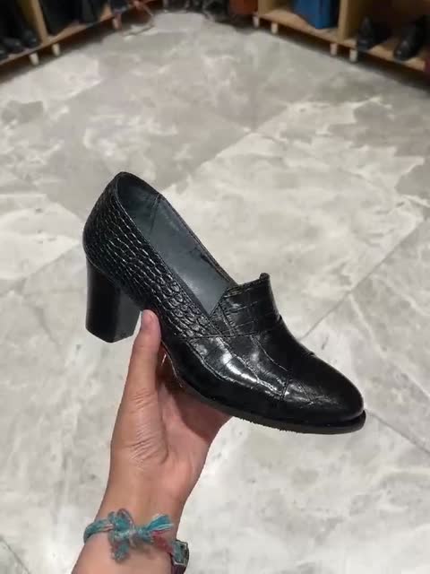 کفش دیبا اسپورت زنانه چرم اصل کفی طبی 