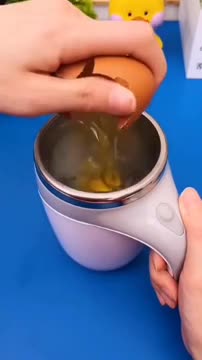ماگ همزن دار باطری خور مغناطیسی 