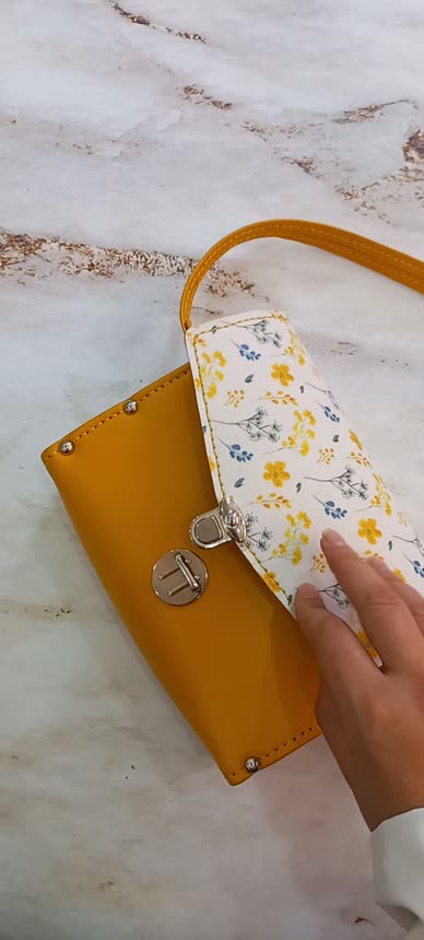 کیف دوشی چرم طبله چوبی