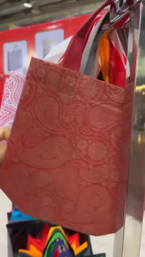 ساک دستی سوزنی 90 گرم سایز 12*30*40 افقی طرحدار  پرسی حداقل تیراژ 250 عدد قیمت تک 69000 تومان