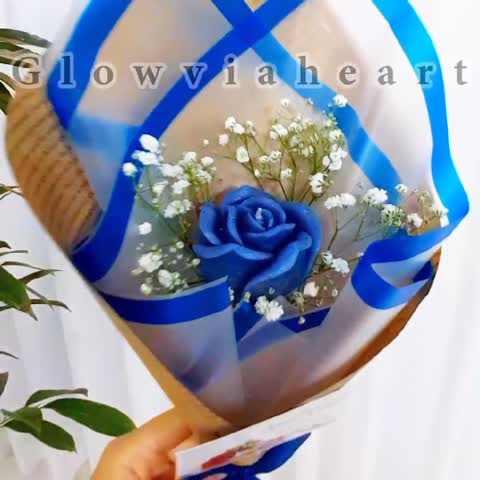 دسته گل مناسبتی با کارت دلخواه دسته گل شمع