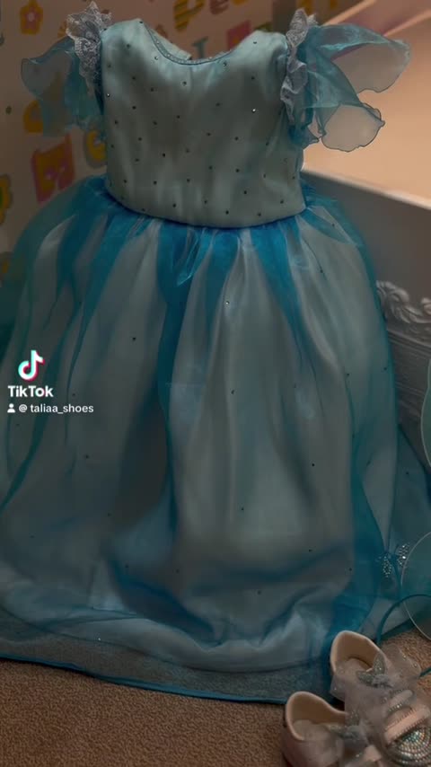 کفش بچگانه (پس کرایه)