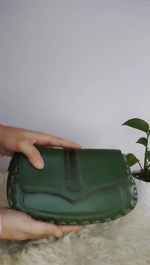 دوشی تخفیفی سبز خوشرنگو جذاب دخترونه خانومانه دستدوز .چرم گاوی.خانوم چرم