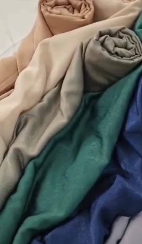 پارچه کرپ کوپرایه نوع کرپ جدیداز نوع فلورانس بسیار جذاب وشیکه مناسب مانتو عبایی پانچ،شومیز،شال وروسری قیمت برای نیم متر