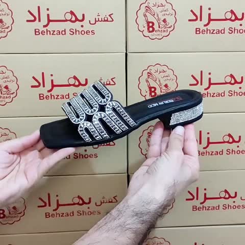 دمپایی روفرشی مجلسی نگینی بزرگ پا سایز 38 تا 42 زنانه دخترانه رنگ مشکی زیره pvc پاشنه 3 سانتی رویه نگینی سبک راحتی
