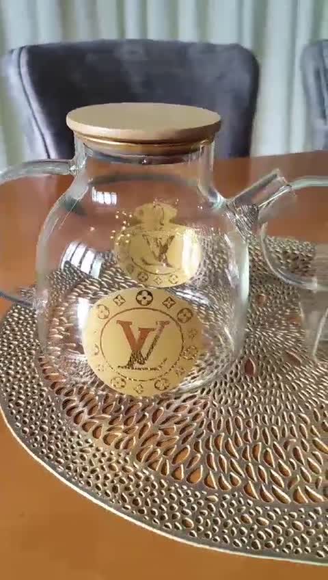 قوری پیرکس در دونوع درب بامبو و فلزی،طلا کاری شده طرح lv(ارسال پس کرایه با تیپاکس)