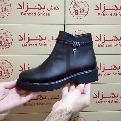 پوتین زمستانی دخترانه زنانه سایز 37 تا 40 رنگ مشکی بغل زیپ زیره پیو لژ چهار سانتی رویه چرم صنعتی سبک  راحت