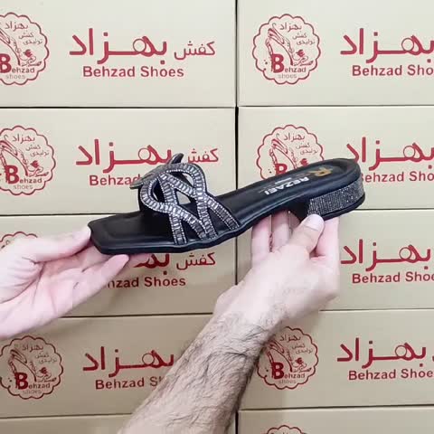 دمپایی روفرشی مجلسی نگینی بزرگ پا سایز 38 تا 42 زنانه دخترانه رنگ مشکی زیره pvc پاشنه 3 سانتی رویه نگینی سبک راحتی    