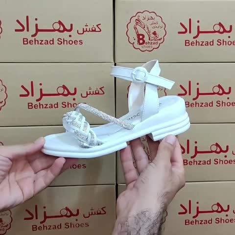 کفش تابستانی نگینی بچه گانه دخترانه سایز 31 تا 36 رنگ سفید لژ 4 سانتی بند سگکی رویه نگین و چرم صنعتی زیره پیو
