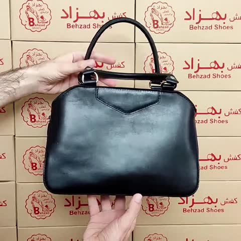 کیف دستی تمام چرم طبیعی گاوی درجه یک زنانه دخترانه رنگ مشکی دوخت ماشینی  تک خانه کیفیت عالی 