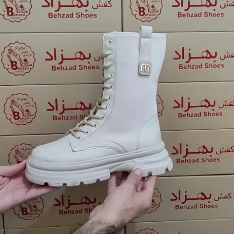 پوتین زمستانی بلند لژ پنج سانتی کفی طبی زنانه سایز 37 تا 40 رنگ کرم زیره پیو بغل زیپ رویه چرم صنعتی