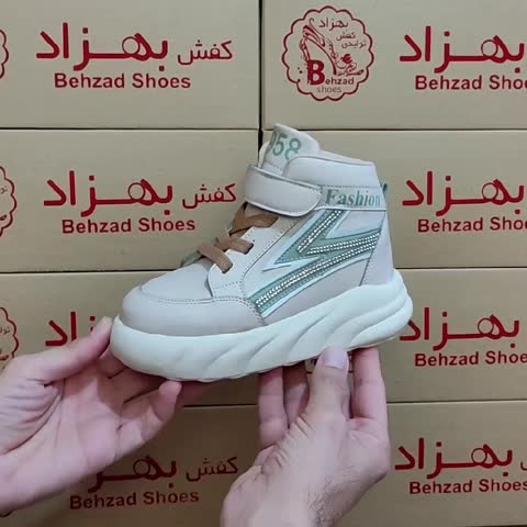 کتونی ساق بلند دخترانه سایز 25 تا 30 رنگ کرم زیره پیو لژ سه و نیم سانتی بند کشی رویه چرم صنعتی بند کشی