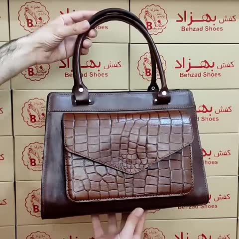 کیف دستی تمام چرم طبیعی گاوی زنانه دخترانه رنگ قهوه ای  دوخت ماشینی دارای جا موبایل و کیف پول کیفیت عالی