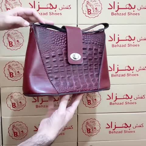 کیف دوشی تمام چرم طبیعی گاوی دخترانه زنانه رنگ زرشکی دست دوز بند ثابت دوشی  داخل کیف تک زیپ داخل کیف تک خانه