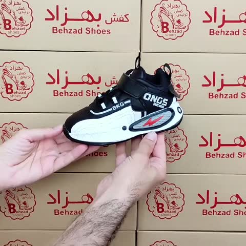 کتونی bkg بچه گانه اسپرت دخترانه پسرانه سایز 27 تا 30 رنگ مشکی سفید زیره پیو لژ چهار سانتی رویه چرم صنعتی