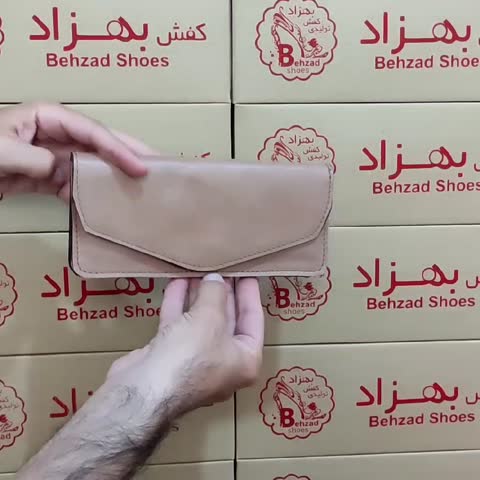 کیف پول زنانه تمام چرم طبیعی گاوی از بهترین و مرغوب ترین چرم دوخت ماشینی رنگ کالباسی 2 جای کارت جای پول و گوشی خیلی سبک