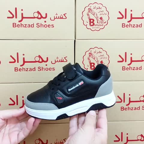 کتونی ریبوک بچه گانه پسرانه دخترانه سایز 27 تا 30 رنگ مشکی زیره پیو لژ دو و نیم سانتی بند کشی رویه چرم صنعتی
