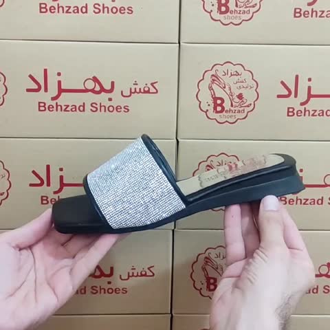 دمپایی روفرشی نگینی مجلسی زنانه دخترانه 36 تا 41 رنگ مشکی لژ 2 سانتی رویه نگینی  سبک و راحت 