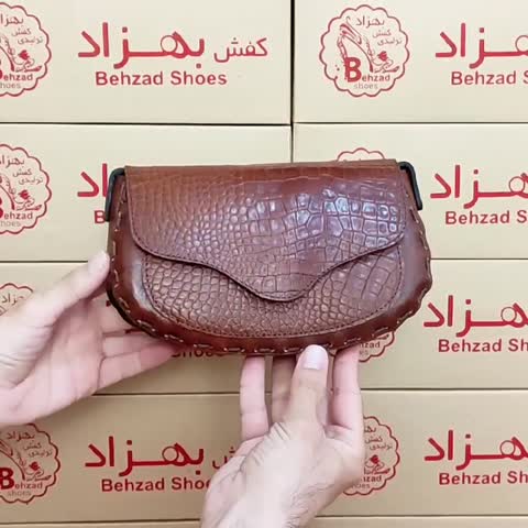 کیف دوشی زنانه دخترانه تمام چرم طبیعی گاوی درجه یک رنگ عسلی دوخت ماشینی بند دوشی چرمی قابل تنظیم داخل کیف تک خانه
