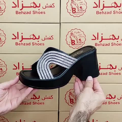 دمپایی روفرشی نگینی مجلسی زنانه دخترانه سایز 37 تا 41 رنگ مشکی زیره رافیک پاشنه 8 سانتی رویه نگینی سبک راحت 