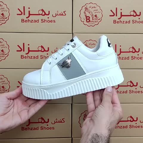 کتونی کفش زنانه دخترانه سایز 37 تا 40 رنگ سفید طوسی لژ 4 سانتی دور دوخت رویه چرم مصنوعی زیره پیو کفی طبی سبک راحت