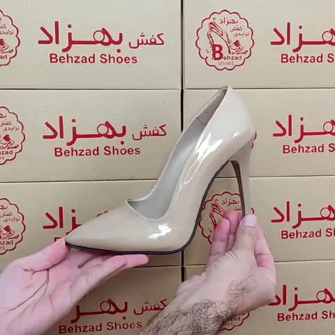 کفش پاشنه نوک تیز مجلسی زنانه سایز 36 تا 41 رنگ کرم زیره رافیک پاشنه ده و نیم سانتی رویه ورنی کفی طبی سبک و راحتی