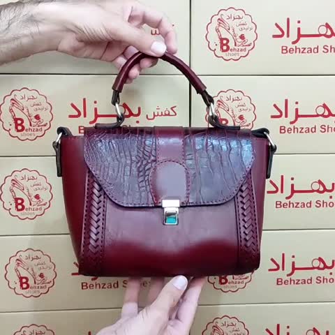 کیف دوشی چرم طبیعی گاوی دست دوز زنانه دخترانه رنگ زرشکی تک زیپ داخل کیف تک خانه بند چرمی بلند قابل تنظیم کیفیت عالی 
