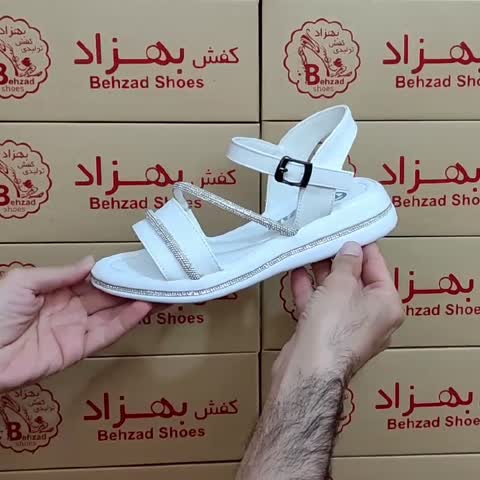 صندل تابستانی نگینی زنانه  دخترانه رنگ سفید سایز 37 تا 40 زیره پیو بند سگکی لژ 4 سانتی رویه نگین و چرم صنعتی سبک راحت