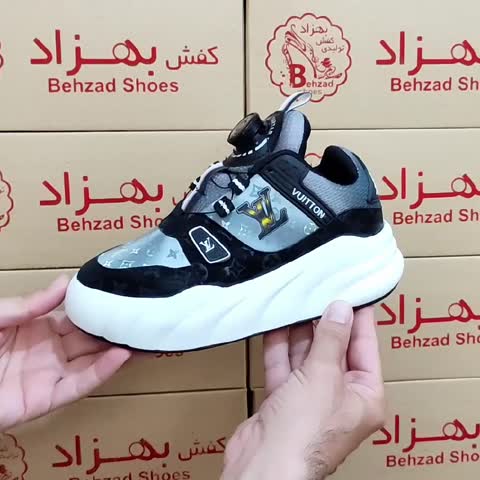 کتونی lv بچه گانه دخترانه رنگ مشکی سایز 33 تا 38 زیره پیو بند پُمپی فنری لژ 4 سانتی رویه چرم صنعتی سبک و راحت