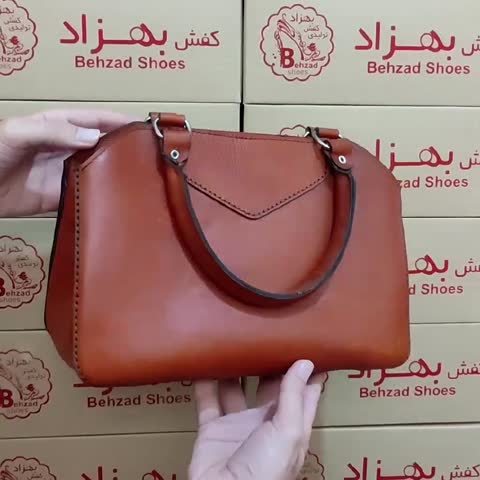 کیف دستی تمام چرم طبیعی گاوی درجه یک زنانه دخترانه رنگ عسلی دوخت ماشینی  تک خانه کیفیت  عالی 