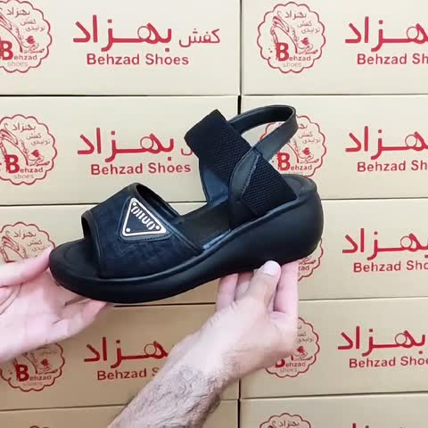 صندل تابستانی راحتی لژ شش و نیم سانتی دخترانه زنانه سایز 37 تا 40 رنگ مشکی بند کشی رویه چرم صنعتی زیره پیو